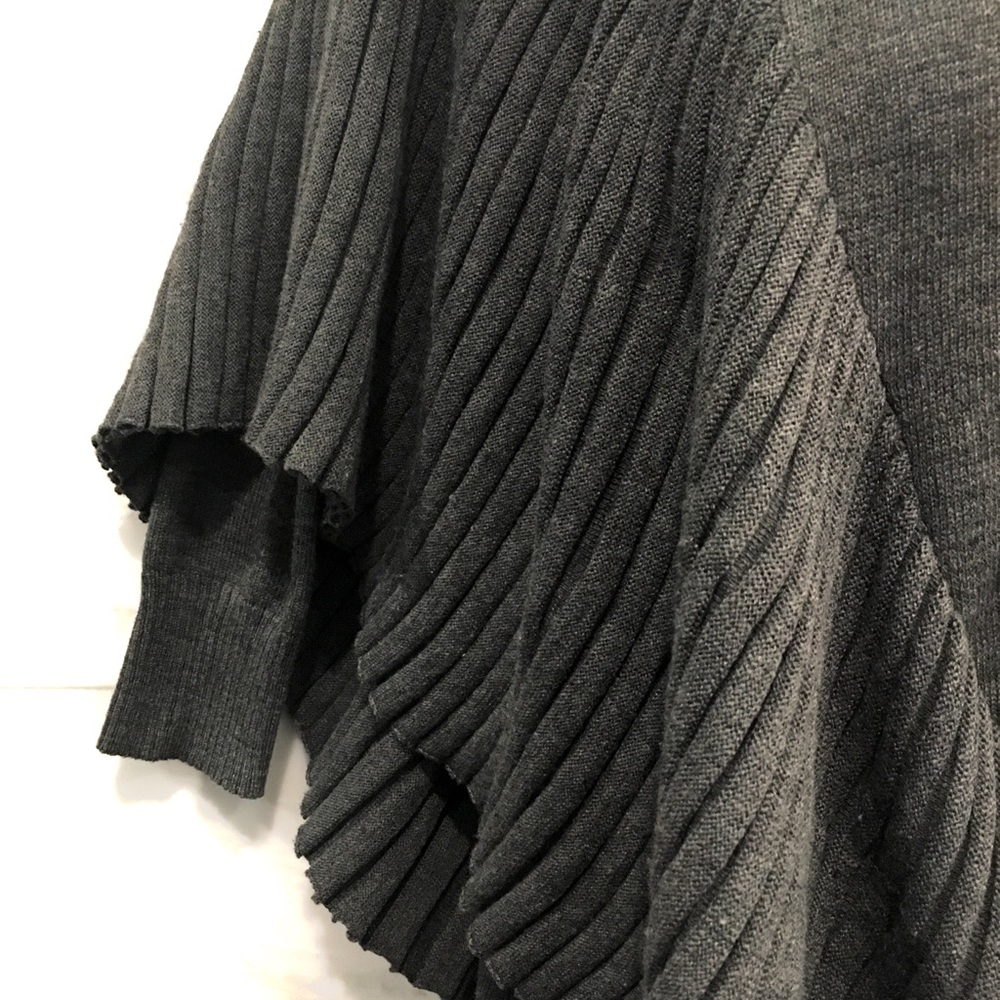 Amazing Sweater Dress With Body Cape Ruffle - Picture 4 of 8